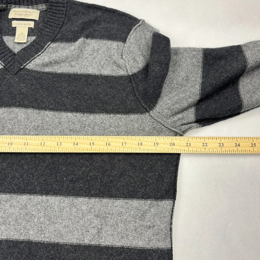 Banana Republic Sweater Mens Medium Gray Striped Cashmere Angora V Neck Knit Top